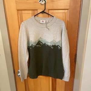 Brand New Women’s Medium Fjallraven Sweater